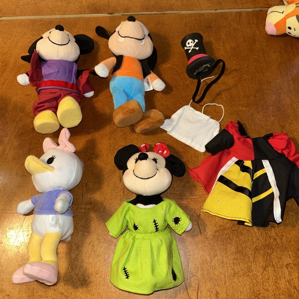 Disney Nuimos Mickey Mouse & Friends Lot With Clothes Minnie Goofy Daisy Plush
